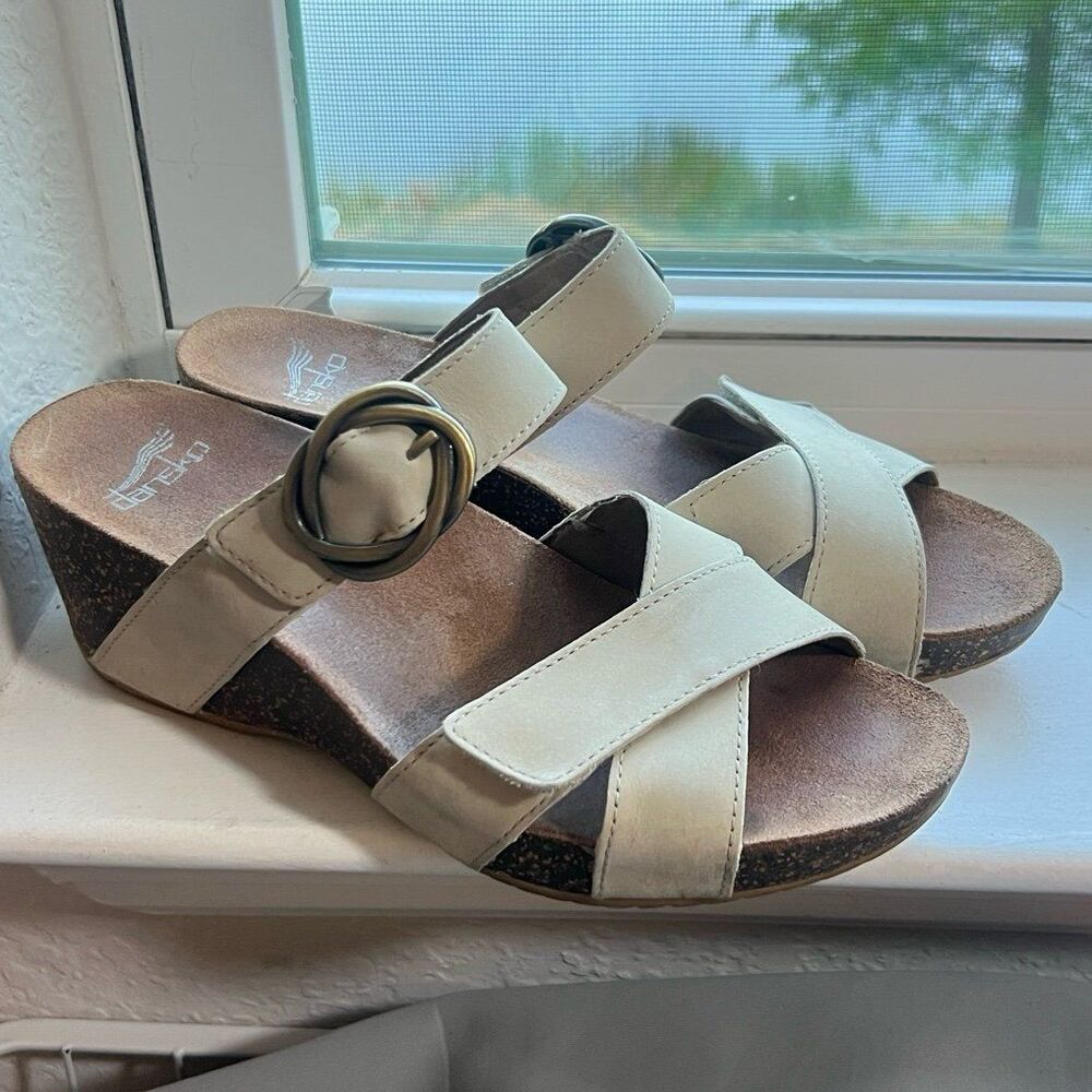 Dansko Susie Ivory Leather Wedge Cork Buckle Sandals Women’s Size 38 (US 7.5-8)